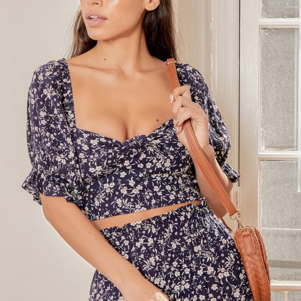 Lulus Blossoming Style Navy Blue Floral Print Tie-front Crop Top - Size XS